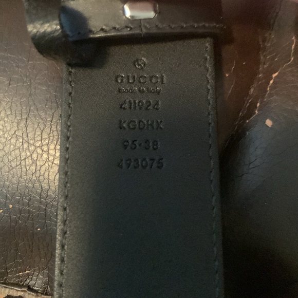 Gucci belt men’s they no longer make this design I’m asking 550$ it was 800$ new - Picture 3 of 4